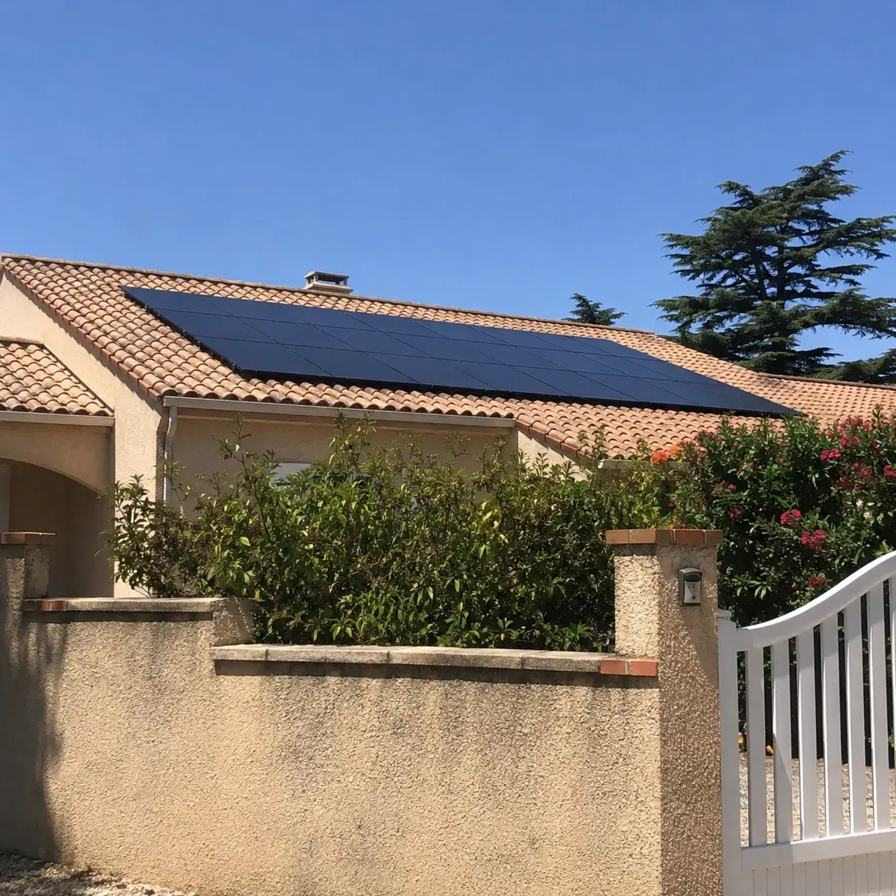 Image installateur panneaux solaires 2 installateurs photovoltaiques